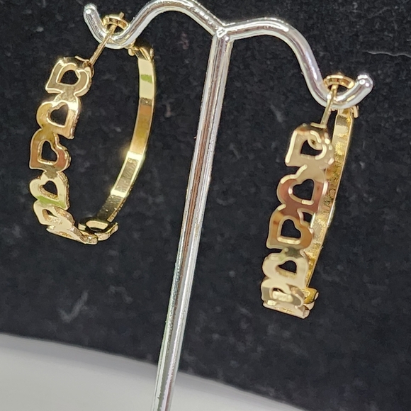 Gold Fulled Heart Hoop Earrings New - Picture 9 of 11